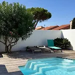 Familiale A 100m De La Avec Piscine - Fr-1-529-172 *