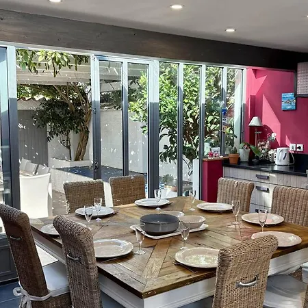 Familiale A 100m De La Avec Piscine - Fr-1-529-172 Villa