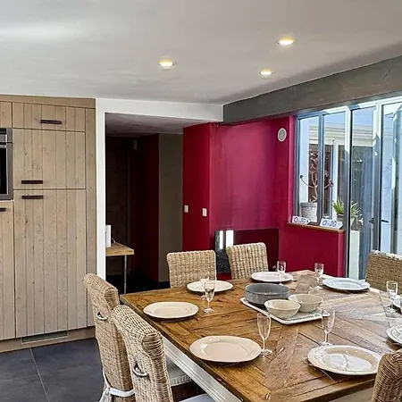 Villa Familiale A 100m De La Avec Piscine - Fr-1-529-172
