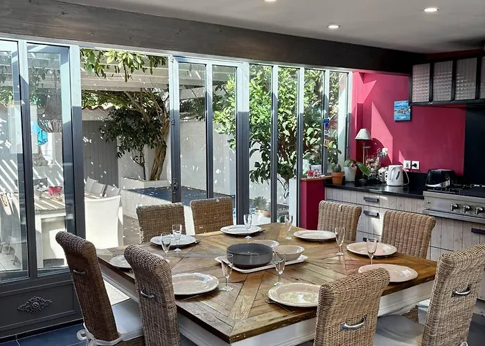 Familiale A 100m De La Avec Piscine - Fr-1-529-172 Villa